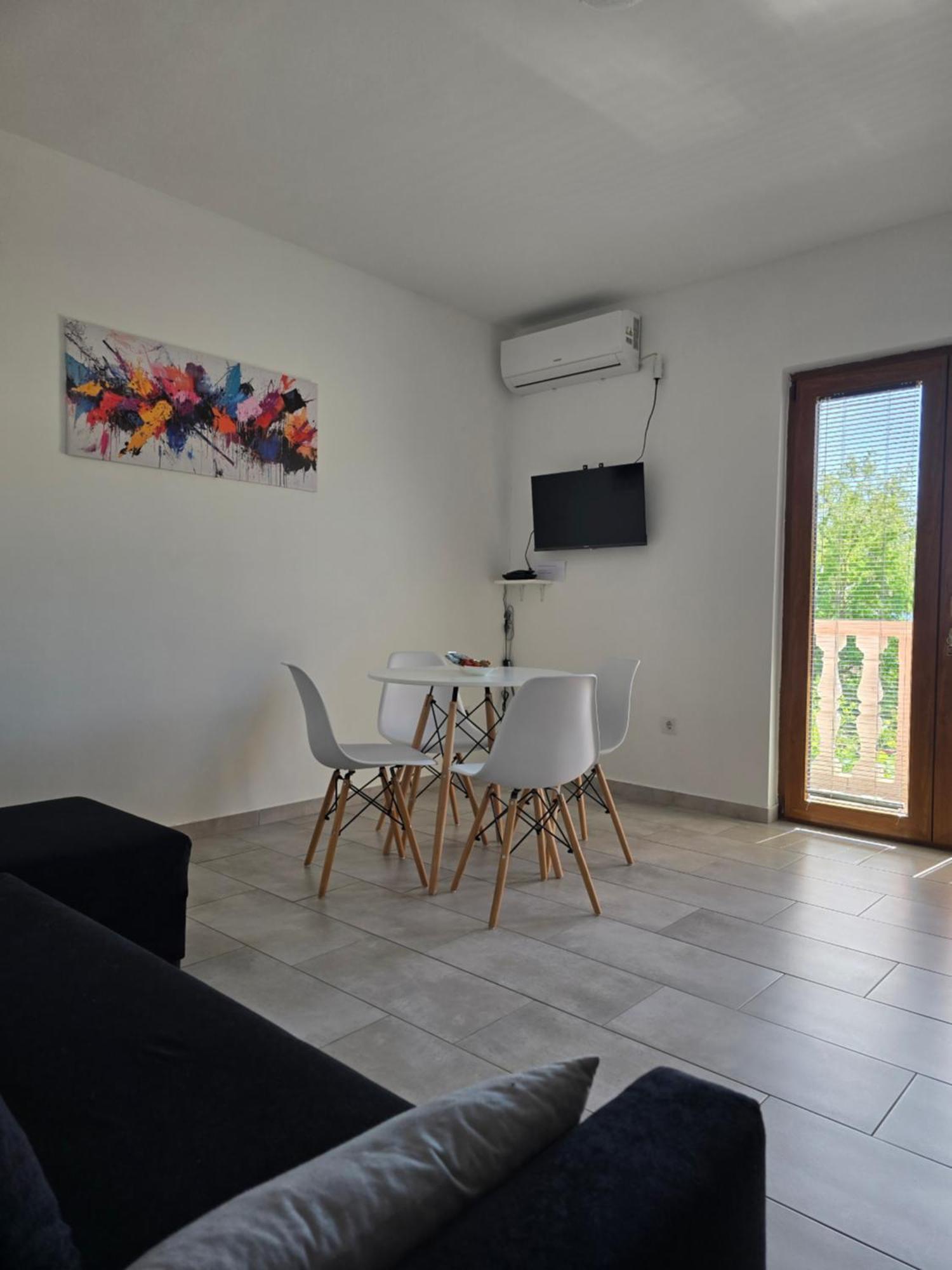 Apartment Ante And Dijana Starigrad Paklenica Exterior foto
